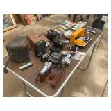 LARGE SELECTION OF VINTAGE CAMERA EQUIPMENT -