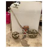 PUSH TYPE GARDEN PLANTER WITH SEED PLATES
