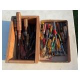 LARGE LOT OF ASSORTED SCREWDRIVERS & WOODEN
