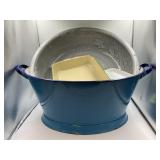 LOT OF ENAMELWARE - 21" BLUE OVAL TUB W/ HANDLES,