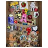 LOT OF COSTUME JEWELRY - BROOCHES & MORE