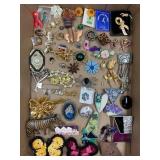 LOT OF COSTUME JEWELRY - BROOCHES & MORE