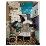 LOT OF COSTUME JEWELRY - EARRINGS