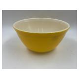 PYREX 402 1 1/2 QT YELLOW MIXING BOWL