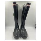HUNTER GLOSS BLACK RAIN BOOTS - SIZE 7M/8F