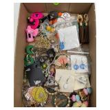 LOT OF COSTUME JEWELRY  - EARRINGS