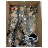 LOT OF COSTUME JEWELRY - NECKLACES