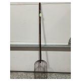 PRIMITIVE WIRE FARM POTATOE SHOVEL