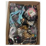 LOT OF COSTUME JEWELRY - PAPARAZZI JEWELRY