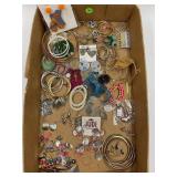 LOT OF COSTUME JEWELRY - EARRINGS