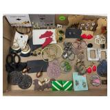LOT OF COSTUME JEWELRY - EARRINGS