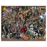 LOT OF COSTUME JEWELRY FOR MAKING JEWELRY -