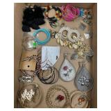 LOT OF COSTUME JEWELRY - EARRINGS