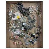 LOT OF COSTUME JEWELRY - GOLD TONE NECKLACES