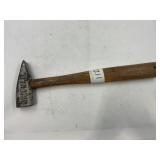 MAGNETIC GRIP NAIL HAMMER