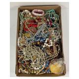 LARGE LOT OF ESTATE COSTUME JEWELRY NECKLACES &