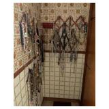 LARGE LOT OF ESTATE COSTUME JEWELRY NECKLACES WITH