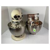 KITCHENAID STAND MIXER W/EXTRA BOWL, ATTACHMENTS &