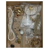 SMALL FLAT OF COSTUME JEWELRY