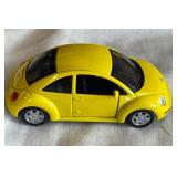 Maisto 1:24 Volkswagen New Beetle Diecast Model