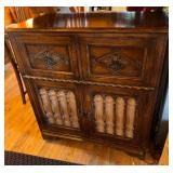 Vintage Wood Console / Radio and Turntable