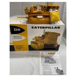 1:25 Scale Caterpillar D9E Track-Type Tractor