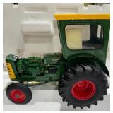 1:16 Scale Oliver Die-Cast Tractor Model