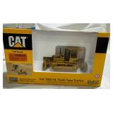Cat D5G XL Track-Type Tractor Model, 1:50 Scale
