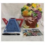 Teapot, Cookie jar & Trivet