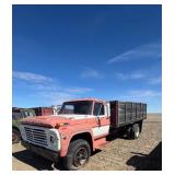 Ford F-700 Grain Truck with Flatbed