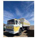Ford F-900 Grain Truck & Hoist System