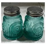 Daisy & Button Aqua Shakers