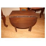 Drop leaf gate leg doll table