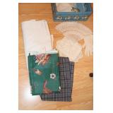 Lot including 3 picture frames, crocheted