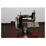 Singer Sewhandy model 20 childs miniature sewing