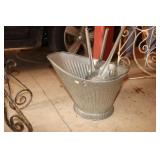 Coal scuttle with 3 shovels