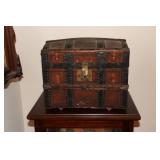 Child/salesman sample leather and medal round top