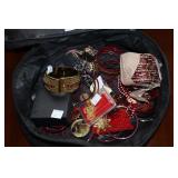 Costume jewelry lot (bracelets, necklaces