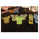 4 Button & Daisy top hats and 2 shoes -1 hat and