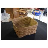 1985 Longaberger basket with handle