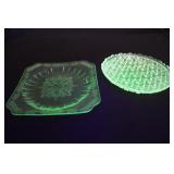 Vaseline uranium Daisy & Button dish and a square