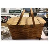 Split oak picnic basket with insert