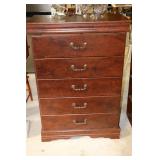 Modern 4 drawer dresser 31x16x45H (contents on top