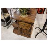 Pine end table 21x28x22H
