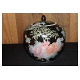 Chinese porcelain ginger jar handpainted in Macau