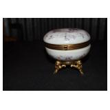 Courting couple round dresser box/powder jar with