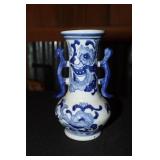 Chinese blue and white porcelain 2 handled vase