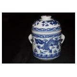Chinese blue and white tea caddy with dragon