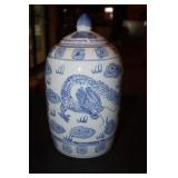 Blue and white ginger jar decorated with dragon