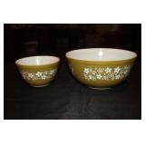 2 Pyrex green Spring Blossom Crazy Daisy mixing